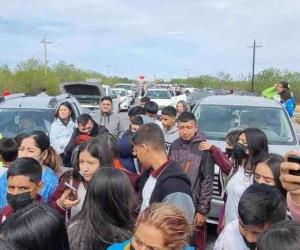 Bloquean carretera para ser escuchados