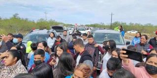 Bloquean carretera para ser escuchados