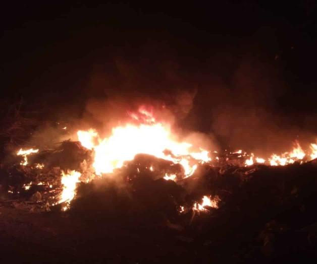 Convierten basurero clandestino en infierno
