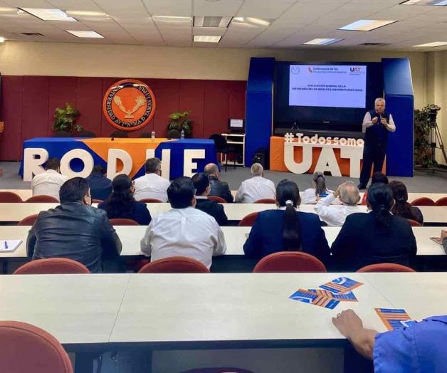 Promueve la UAT los derechos universitarios