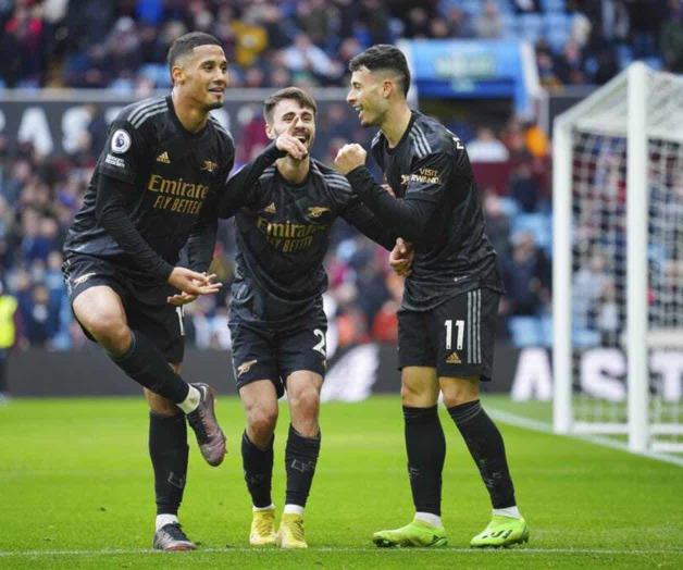 Con tardío gol el Arsenal da la vuelta y vence 4-2 al Villa