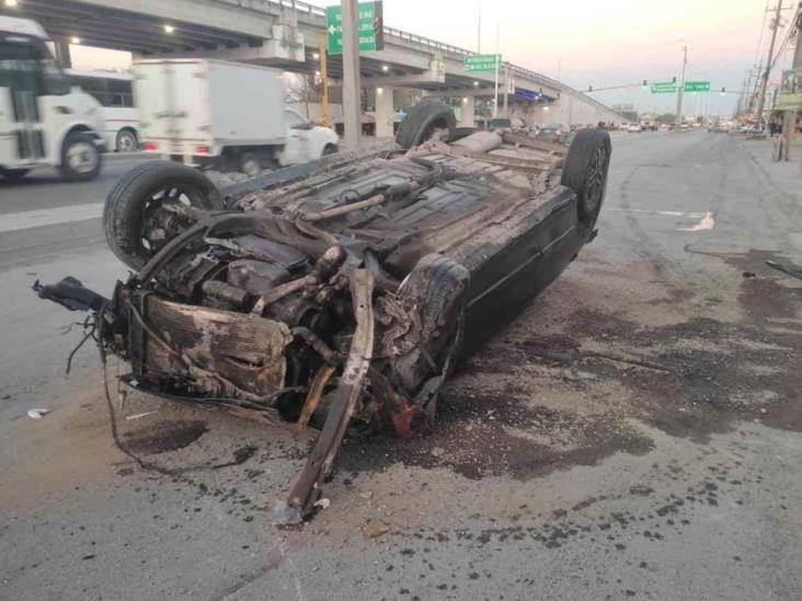 Vuelca en carretera Vuelca en carretera