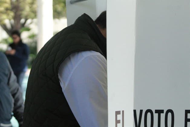 Culpa Manuel Muñoz al INE de baja participación en elección