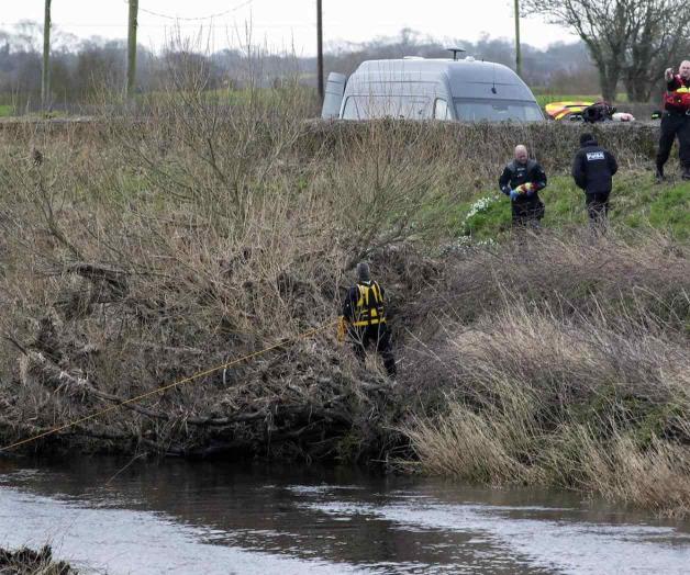 Hallan cadáver en río británico