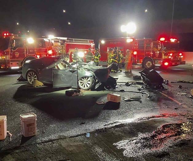 Muere conductor de  un Tesla en choque