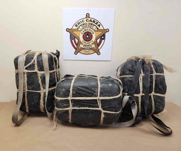 Detienen a tres personas con 112 libras de droga