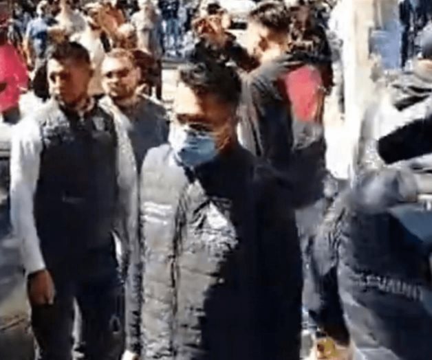 Reportan trifulca en protesta frente a casa de Sandra Cuevas