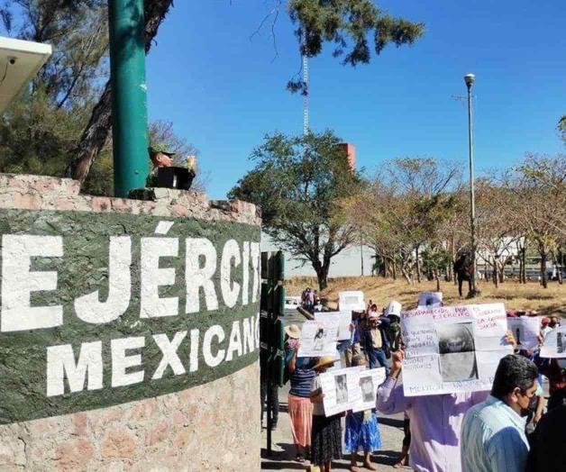 Protestan en su día contra el Ejército en Guerrero