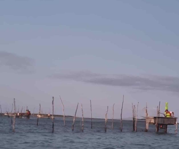 Reparan pescadores sus redes