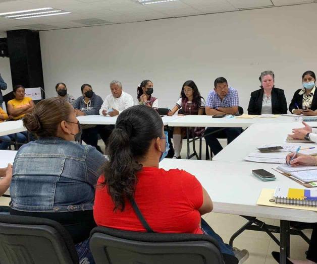 Abren convocatoria a maestros