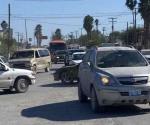 Caos vial en acceso a colonias