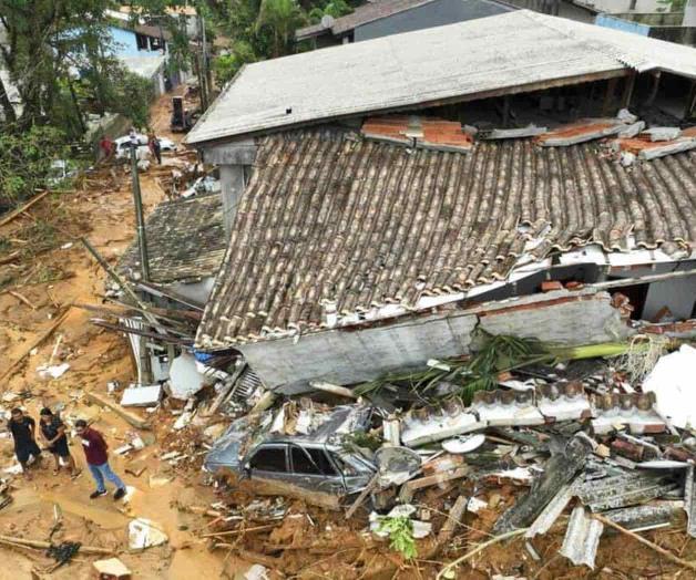Diluvio deja 36 muertos; sigue búsqueda de personas
