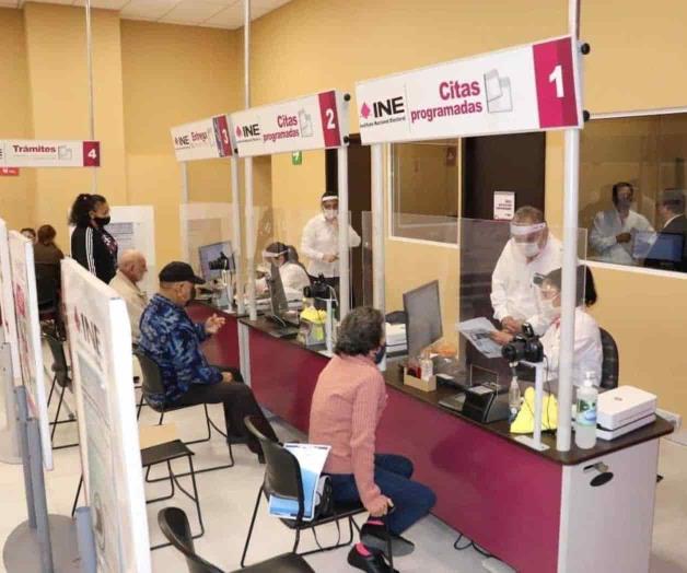 Reinicia INE trámites, pero no tienen fichas