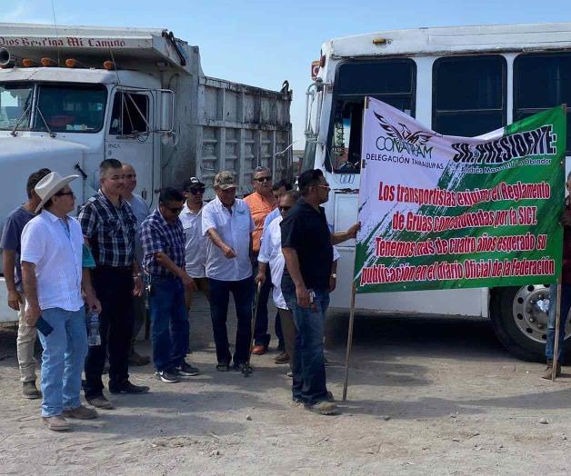 Exigen transportistas regular costos de grúas Exigen transportistas regular costos de grúas