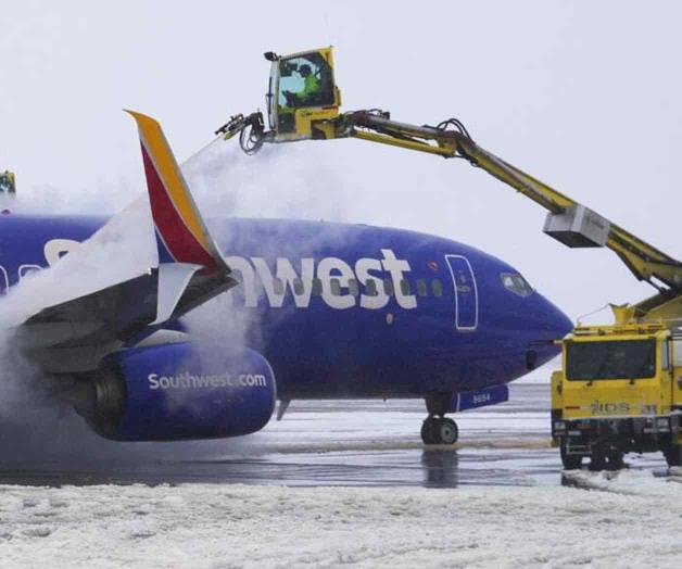 Tormenta invernal azota EEUU y causa cancelación de vuelos