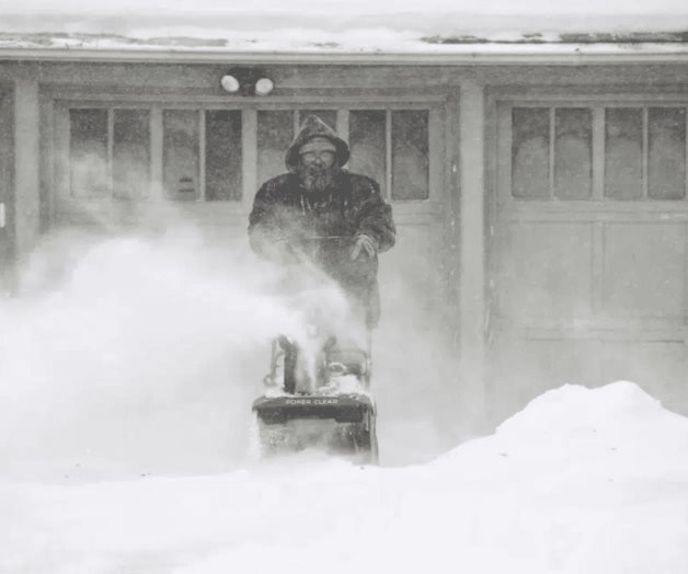 Tormenta de invierno masiva trae nieve, fuertes vientos y frío gélido