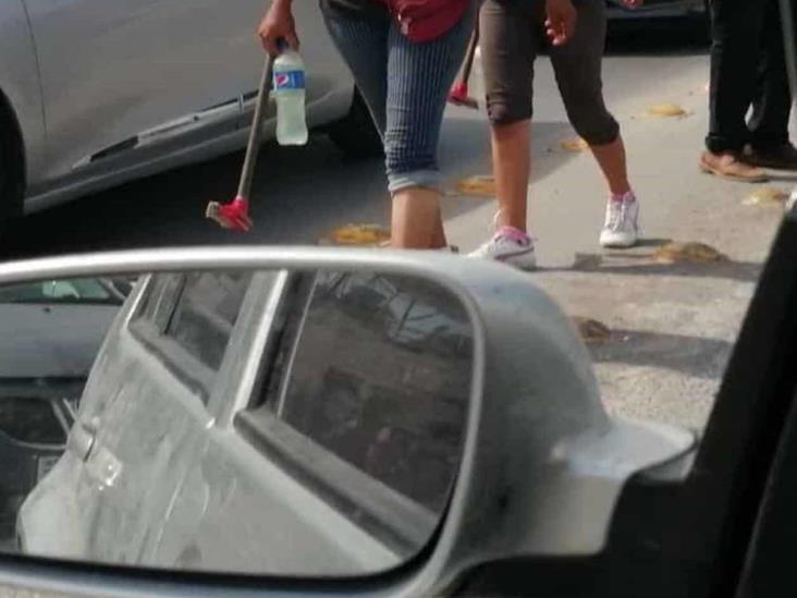 Usan limpiavidrios agua del canal, ante corte del servicio Usan limpiavidrios agua del canal, ante corte del servicio