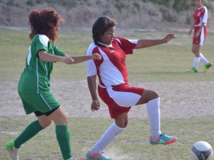 Rueda el balón en la Liga Interprepas Rueda el balón en la Liga Interprepas