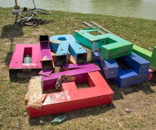 Cambian letras de bienvenida