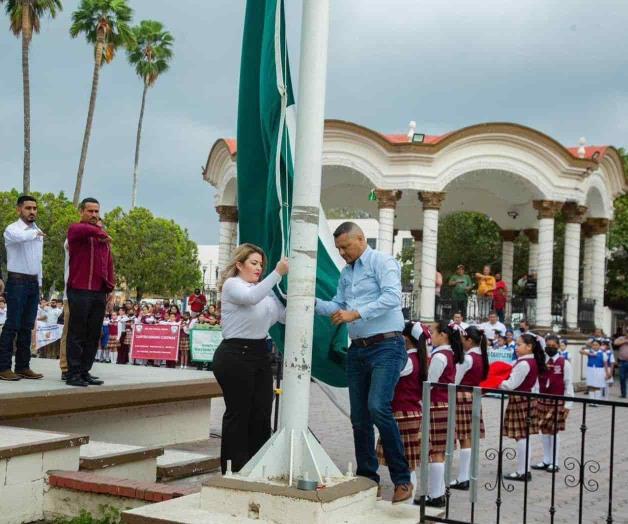 Conmemora Maybella el Día de la Bandera Conmemora Maybella el Día de la Bandera