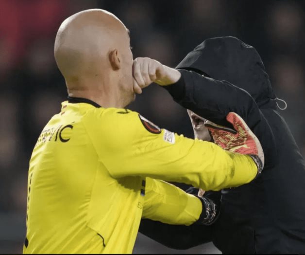 UEFA abre una investigación por la agresión de un aficionado al portero del Sevilla