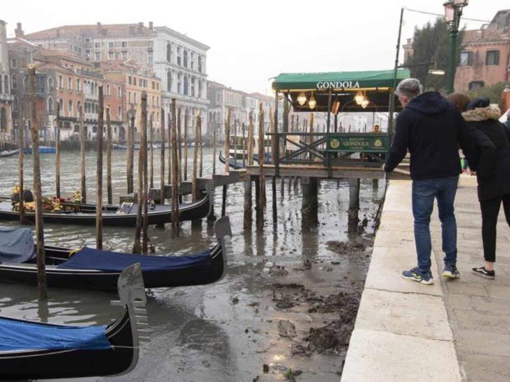 La marea baja prolonga la sequía en los canales de Venecia La marea baja prolonga la sequía en los canales de Venecia