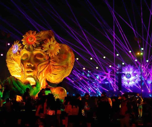 Cierran con corrido tumbado y dance Cierran con corrido tumbado y dance