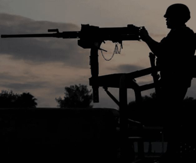 Vuelca vehículo militar tras persecución en Fresnillo; mueren dos