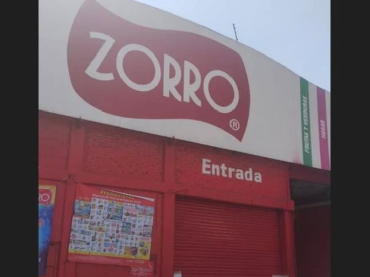 Por revisar mercancía a sus clientes, clausuran tienda del Zorro Por revisar mercancía a sus clientes, clausuran tienda del Zorro