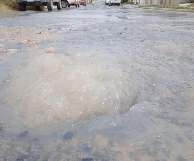 Deja fuga sin agua a vecinos en Las Fuentes