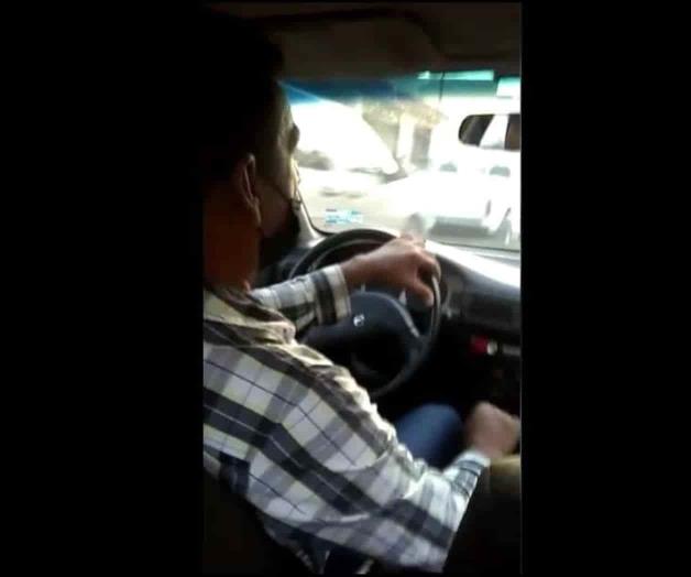 Graban a taxista que amenaza a pasajeras
