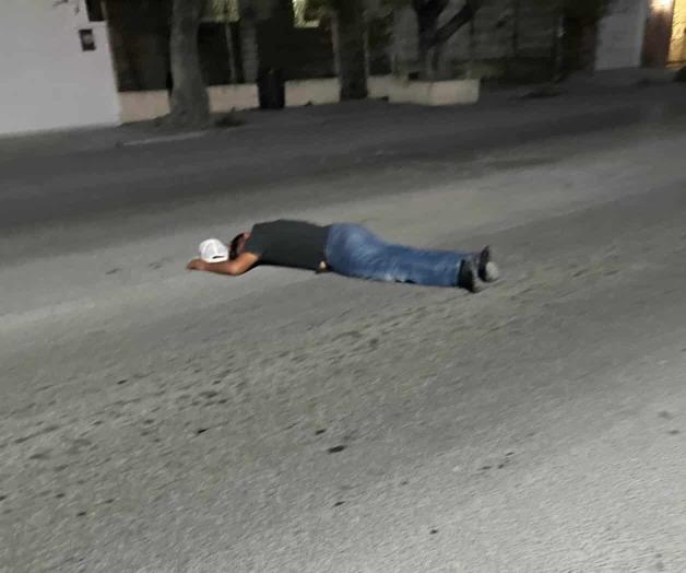 Termina la fiesta tirado en la calle