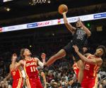 Superan Hawks a Nets con tiro final de Young