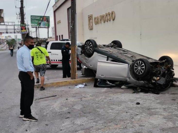Vuelca ‘amanecido’ en bulevar Hidalgo Vuelca ‘amanecido’ en bulevar Hidalgo