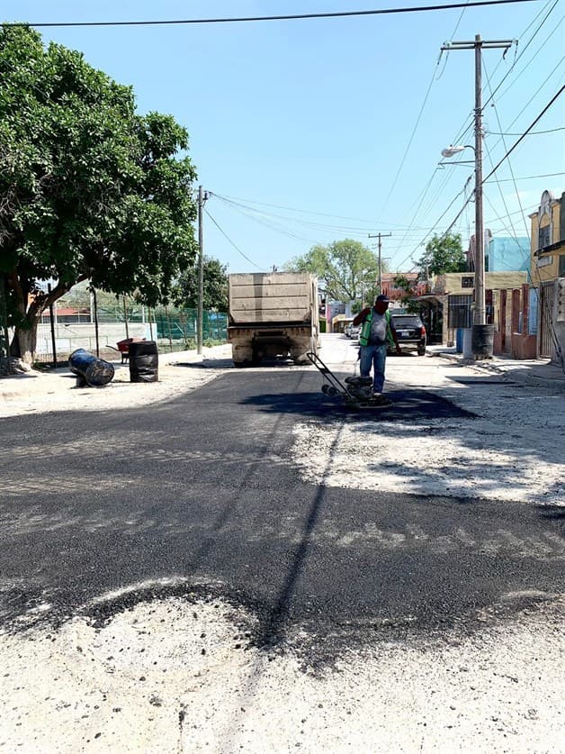 Rehabilitan calles de Río Bravo
