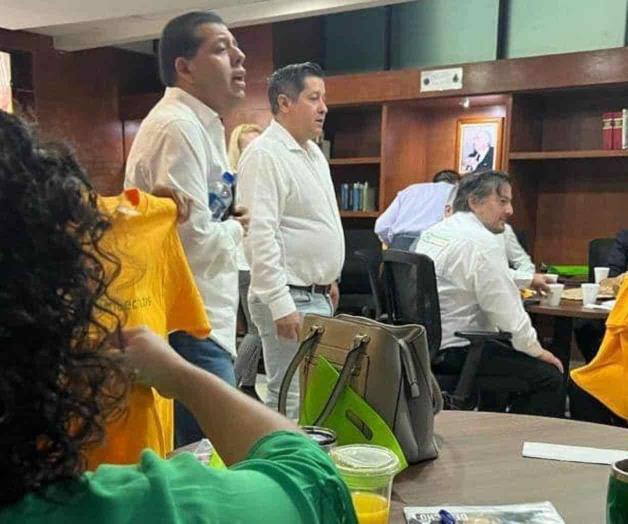 Denuncian a titular de CECYTE por hacer campaña en UANL