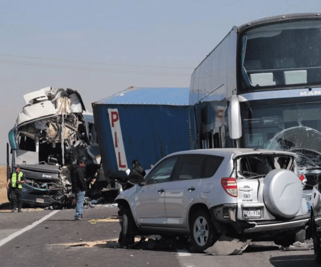 Accidente múltiple, se reportan tres muertos Accidente múltiple, se reportan tres muertos