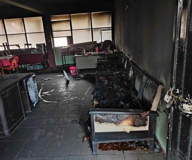 Incendian biblioteca de Secundaria Técnica #65