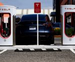 México en pláticas con Tesla para instalar planta de baterías