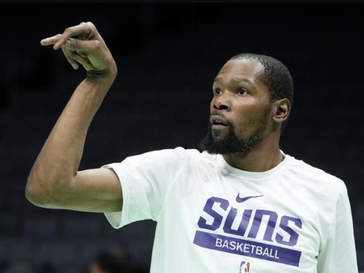 Kevin Durant debuta con los Suns al regresar de una lesión en la rodilla Kevin Durant debuta con los Suns al regresar de una lesión en la rodilla