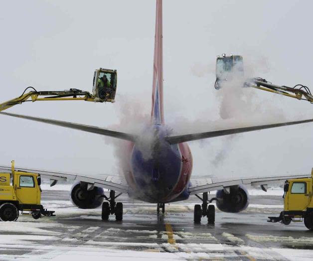 Cancelan cientos de vuelos por tormentas Cancelan cientos de vuelos por tormentas