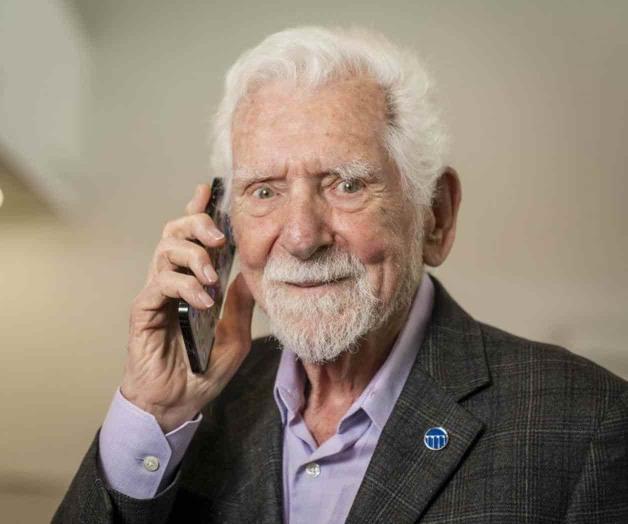 Martin Cooper, el ingeniero que realizó la primera llamada de móvil hace  50 años: “Estamos solo en el principio”