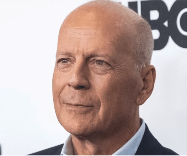 Bruce Willis sale con amigos tras diagnóstico de demencia frontotemporal