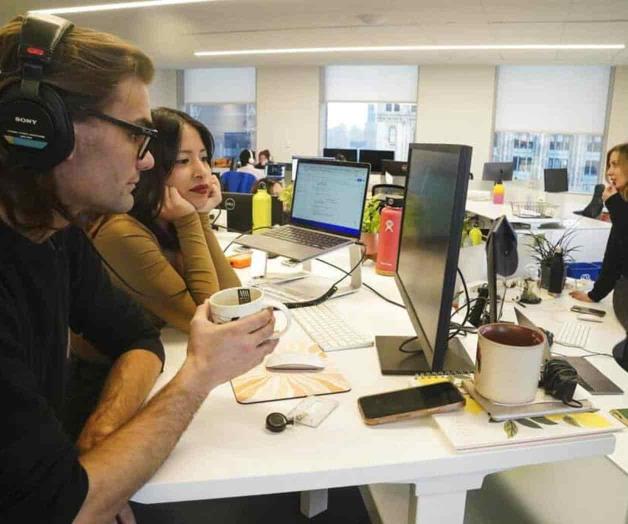 Apuestan a redes sociales para enviar noticias a jóvenes