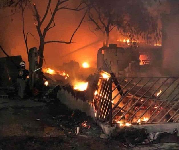 Se incendia vecindad en la Colonia Cantú
