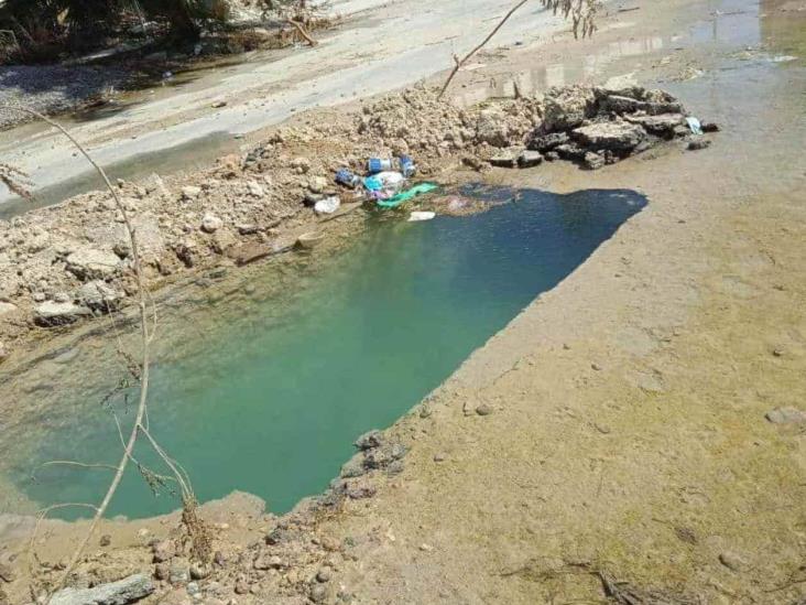 Sufren en Las Pirámides por fugas de agua ‘limpia’ Sufren en Las Pirámides por fugas de agua ‘limpia’