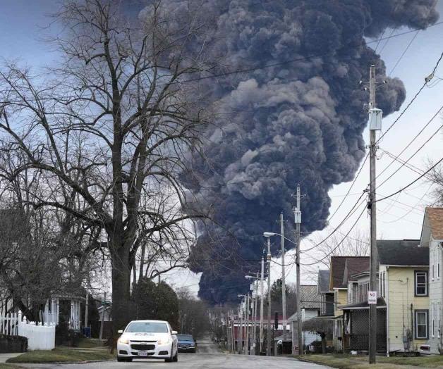¿Se esparcieron dioxinas? Descarrilamiento de tren en Ohio