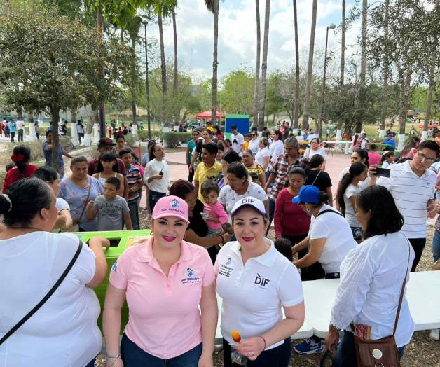Familias pasan con alegría su día