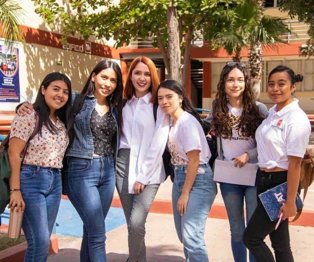 Celebra la UAT a las mujeres