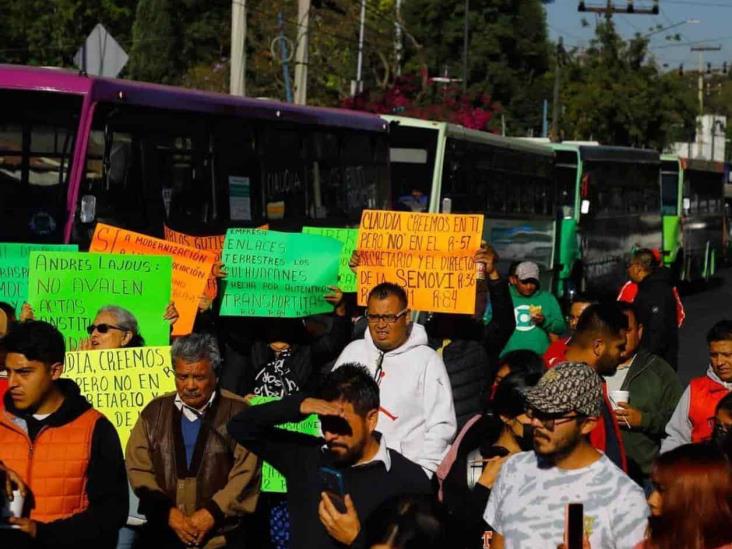 Amagan transportistas con bloqueos en Centro Histórico Amagan transportistas con bloqueos en Centro Histórico